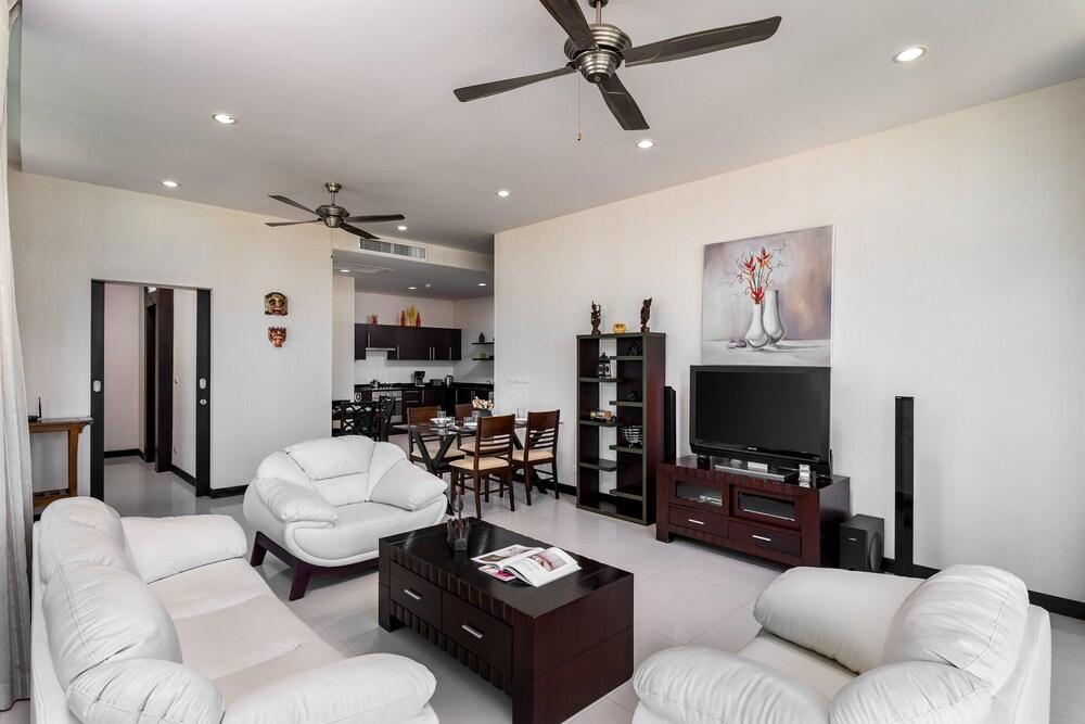 Veloche 2 bedroom Condominium - Tap to explore photos