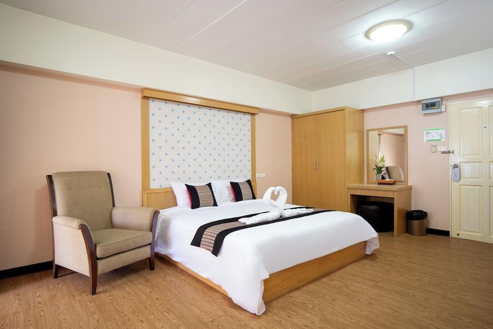 P-Park Hotel Bangkok Room Type - Family Triple Room