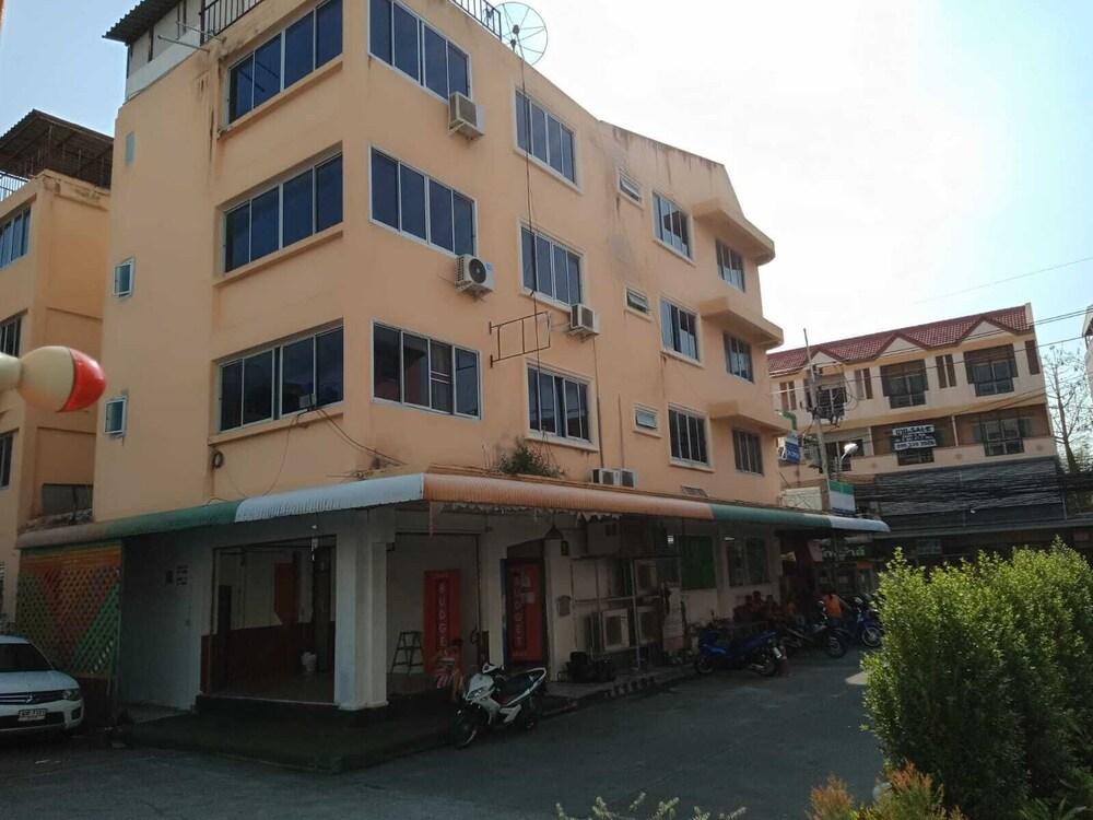 The Best Budget Hotel - Tap to explore photos