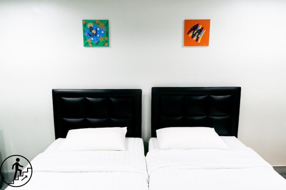Suksomboon Residence Room Type - Deluxe Twin Room, Non Smoking, Balcony