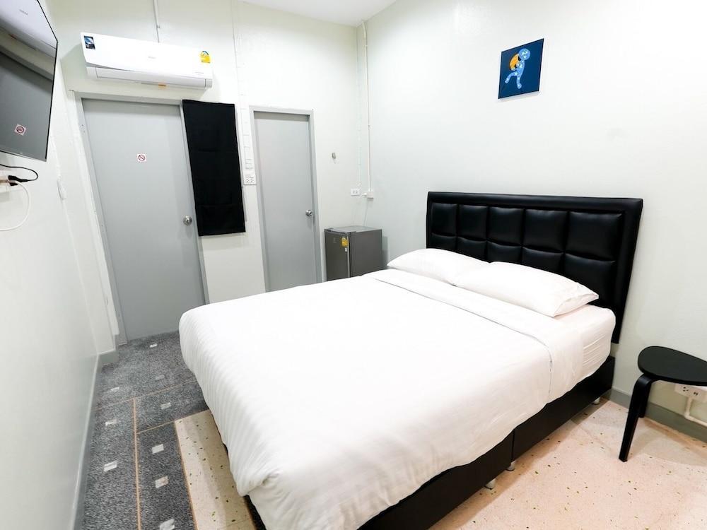 Suksomboon Residence Room Type - Economy Double Room, Balcony, City View