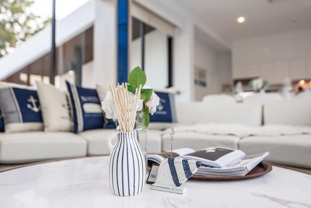 Movenpick Luxury Villa2FL/Private Pool - Tap to explore photos