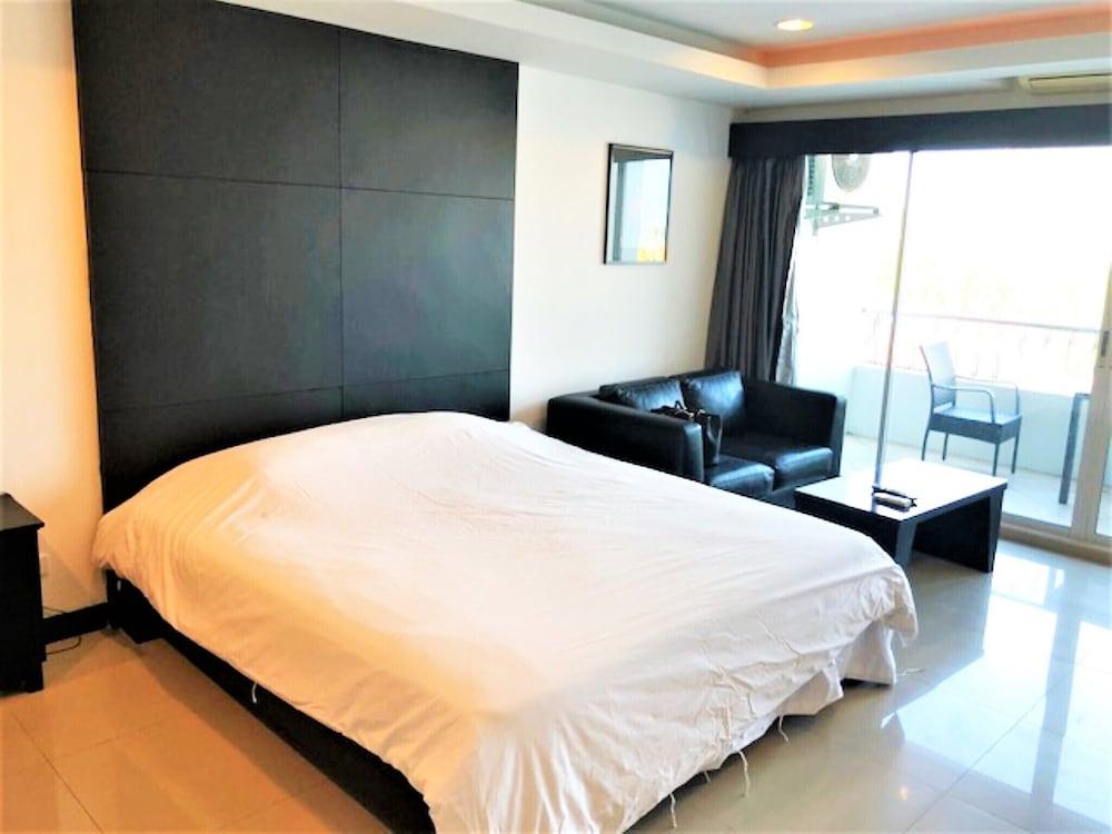 Platinum Suites Studio Condo Jomtien