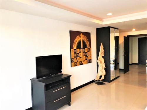 Platinum Suites Studio Condo Jomtien - Tap to explore photos