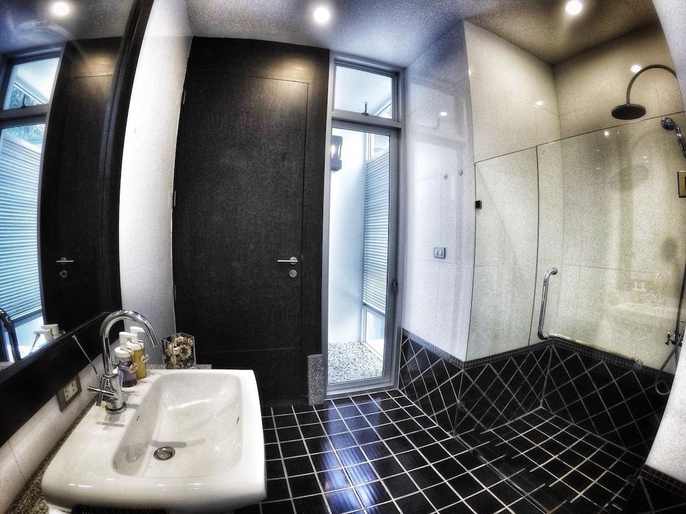 AnB pool villa in Pattaya - Tap to explore photos
