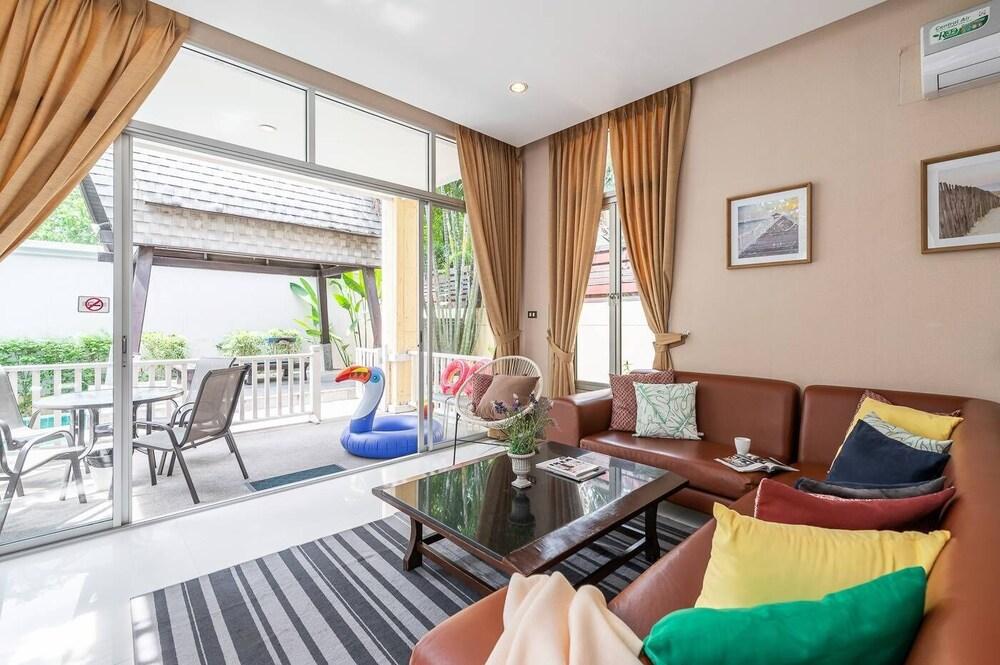 AnB pool villa in Pattaya - Tap to explore photos