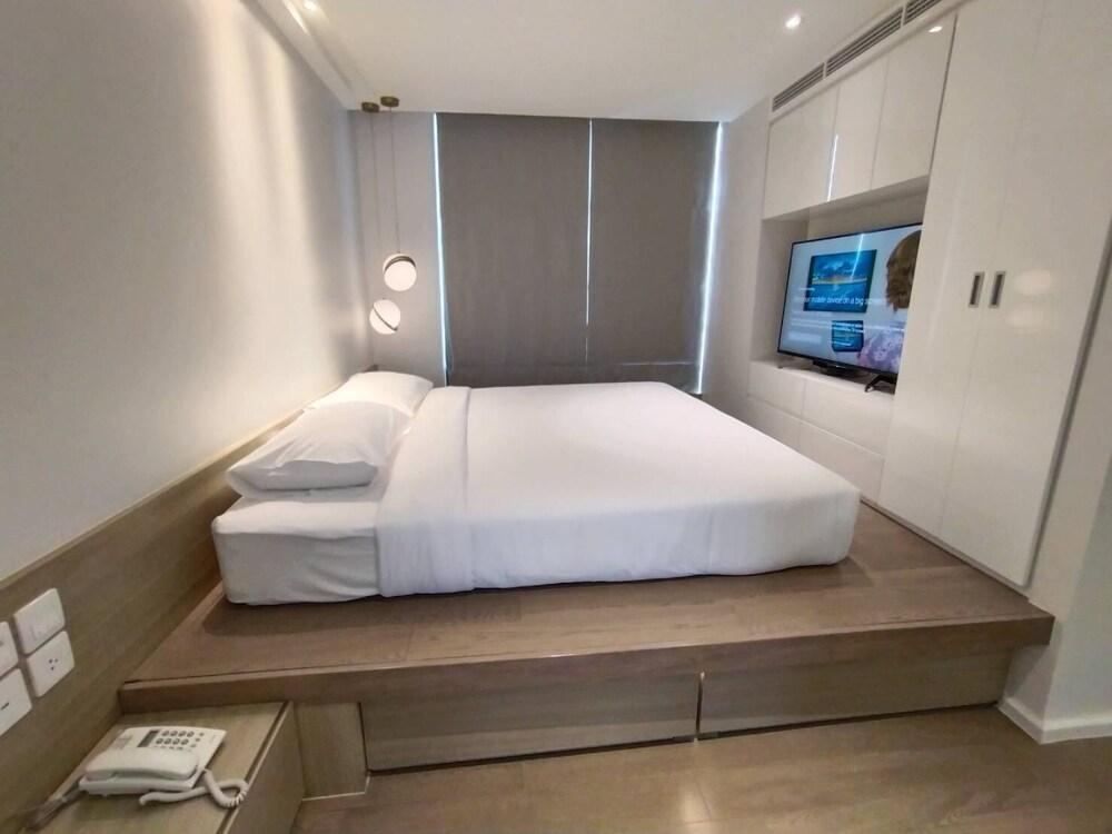 ashley hotel bkk Room Type - Junior Room