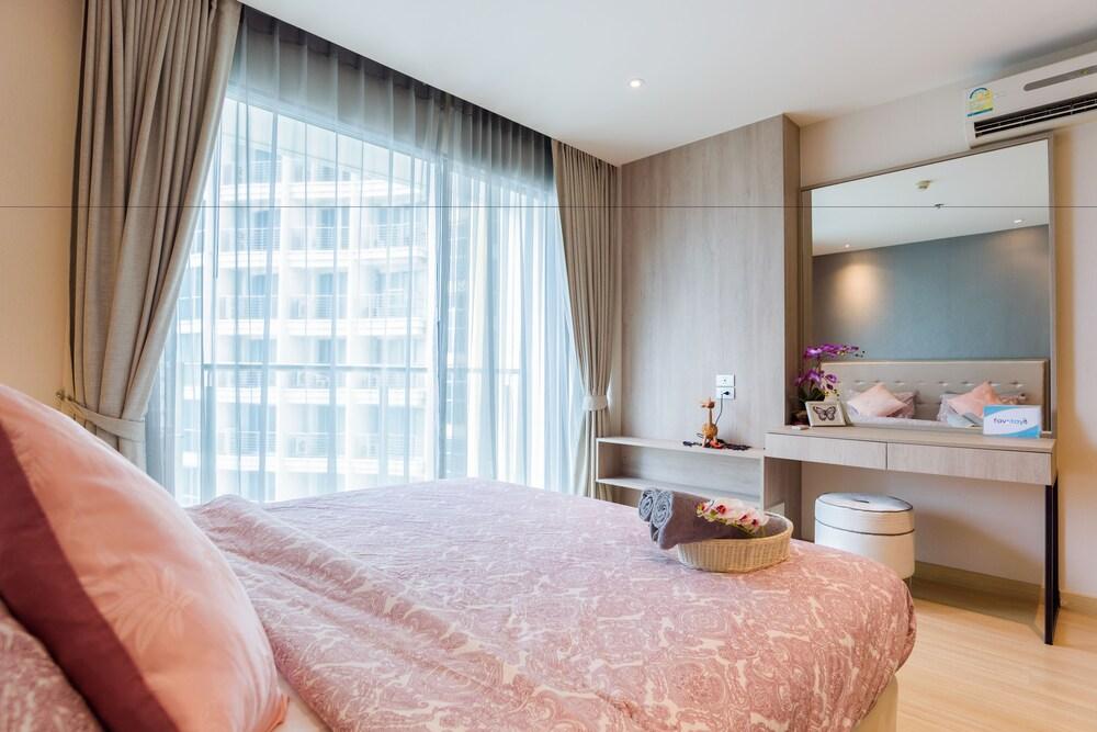 Bangkok Sky Walk Room Type - Deluxe Studio, 1 King Bed, Balcony, City View Bangkok Sky Walk Room Type - Deluxe Studio, 1 King Bed, Balcony, City View
