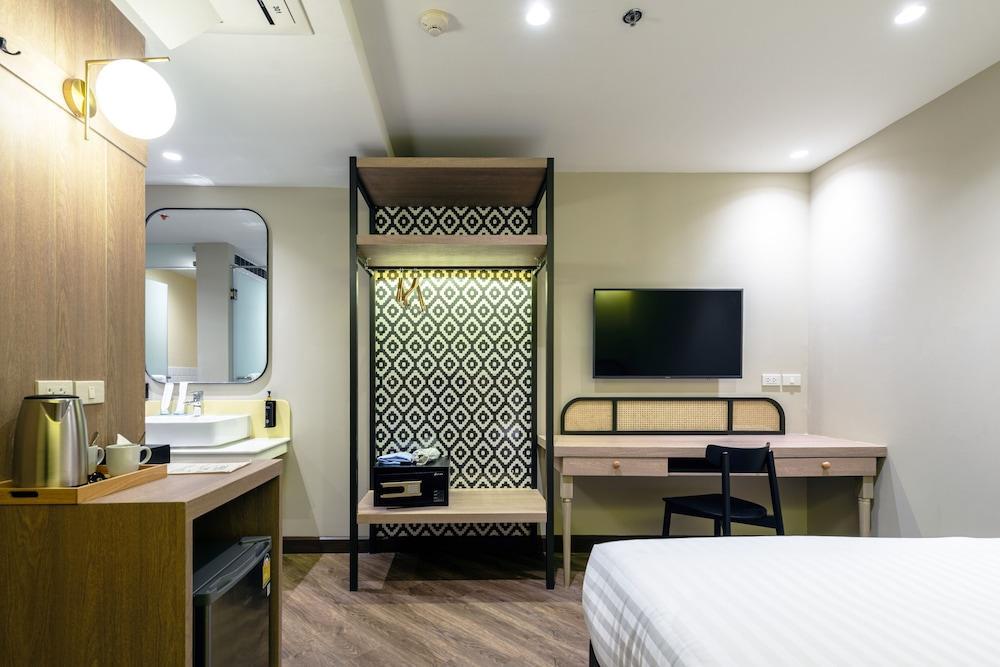 The Cotton Saladaeng Hotel Room Type - Deluxe Double or Twin (No Window)
