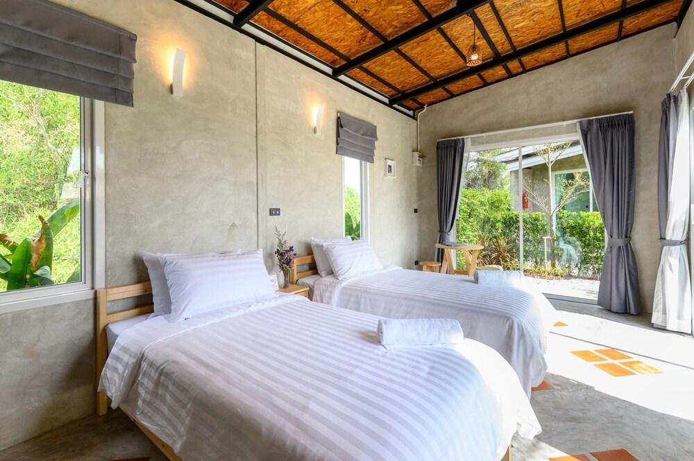 Loftpical Resort Room Type - Twin Room