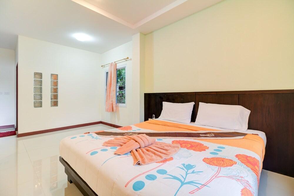 Chom Samui Place - Tap to explore photos