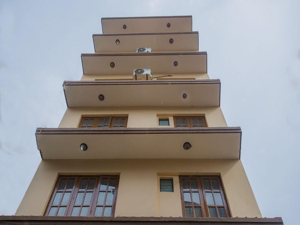 OYO 297 Hotel Aayam - Tap to explore photos