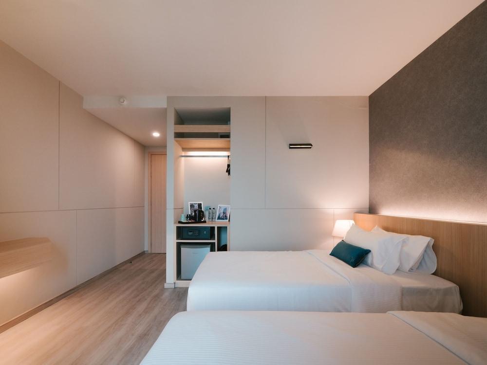 56 Hotel Sukhumvit Room Type - Deluxe Room, 2 Twin Beds