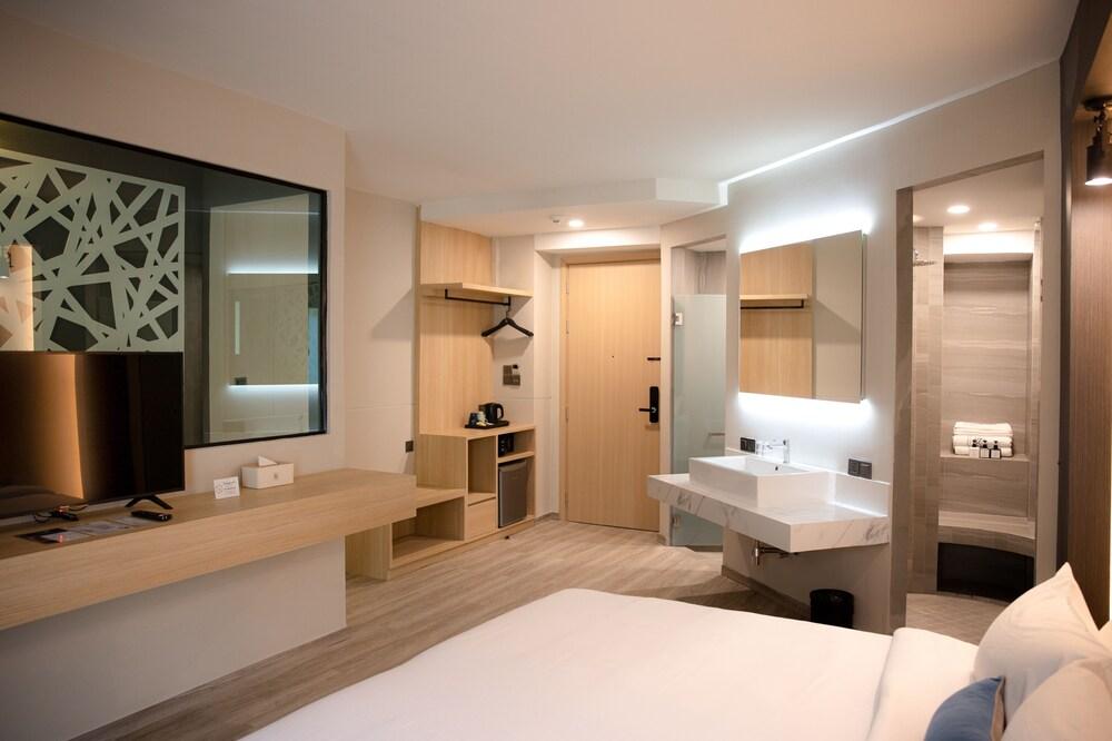 56 Hotel Sukhumvit Room Type - Honeymoon Room
