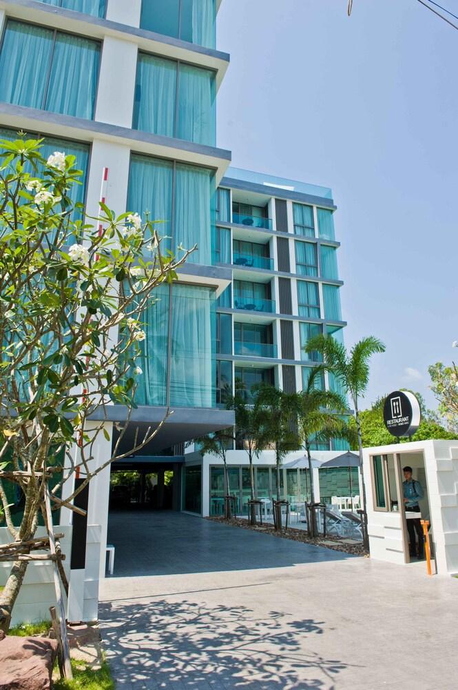 Oceanstone Laguna Phuket - Tap to explore photos