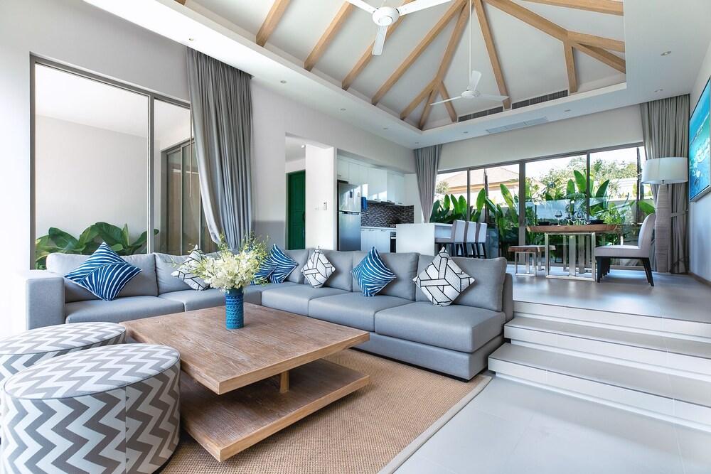 Modern 3BR Villa with Private Pool & BBQ - Tap to explore photos