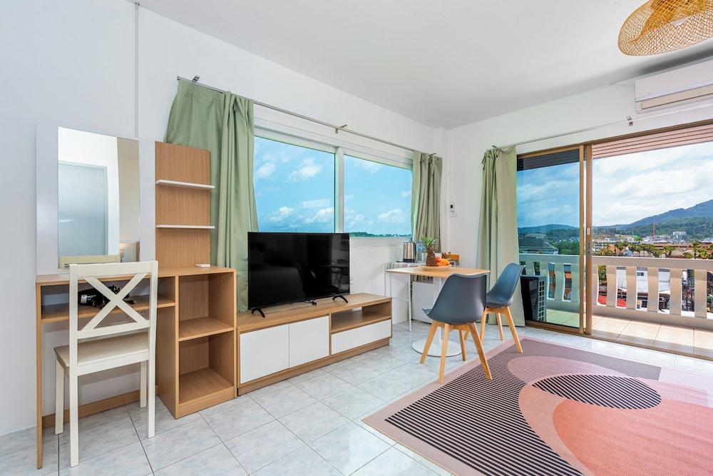 Kata Hill Sea View Hotel Room Type - Deluxe Double Room with Sea View Kata Hill Sea View Hotel Room Type - Deluxe Double Room with Sea View