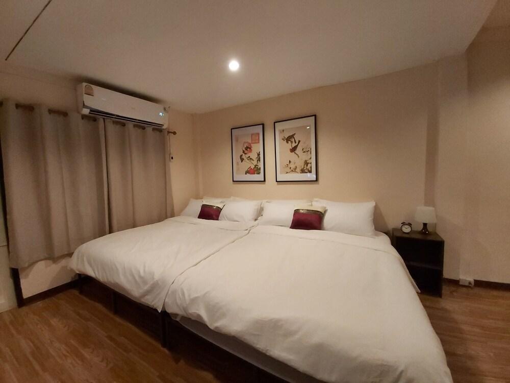 Real Bangkok Guesthouse - Tap to explore photos