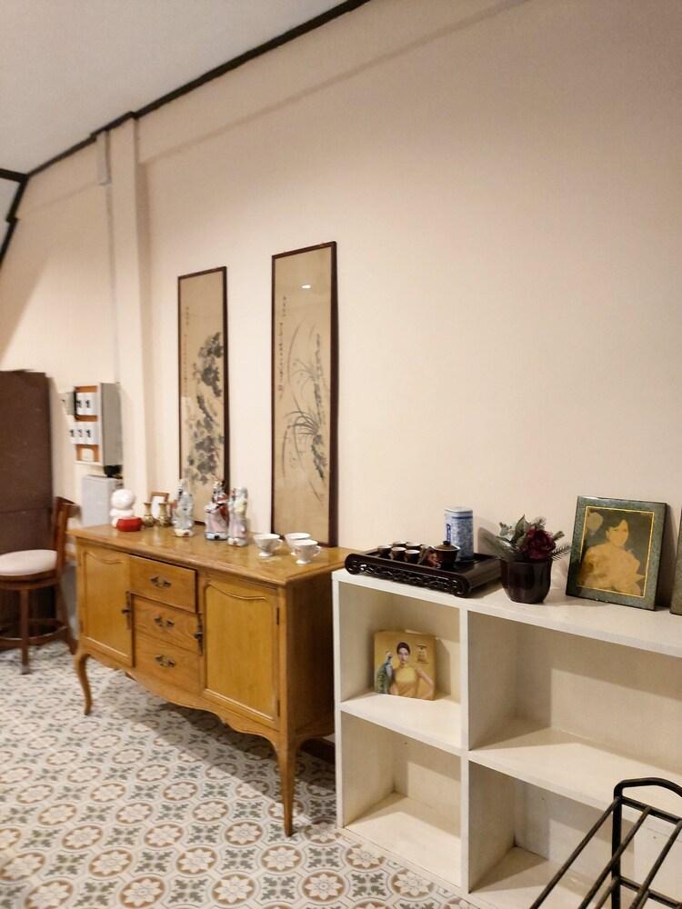 Real Bangkok Guesthouse - Tap to explore photos