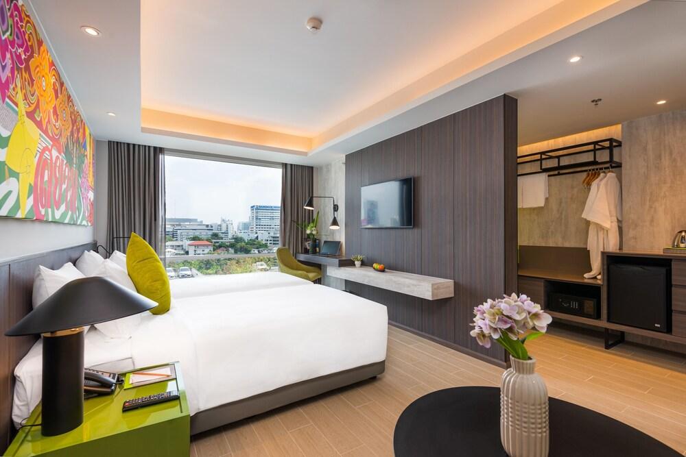 Maitria Hotel Rama 9 - A Chatrium Collection Room Type - Deluxe City View Twin Room