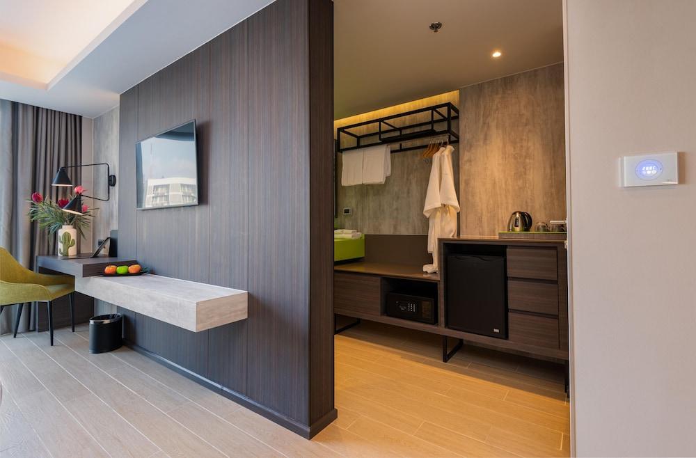 Maitria Hotel Rama 9 - A Chatrium Collection Room Type - Superior Garden View Twin Room