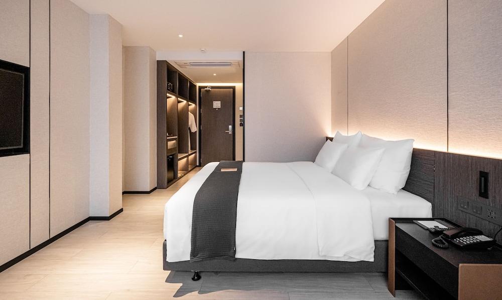 Cascade Hotel Bangkok Room Type - Superior Double Room