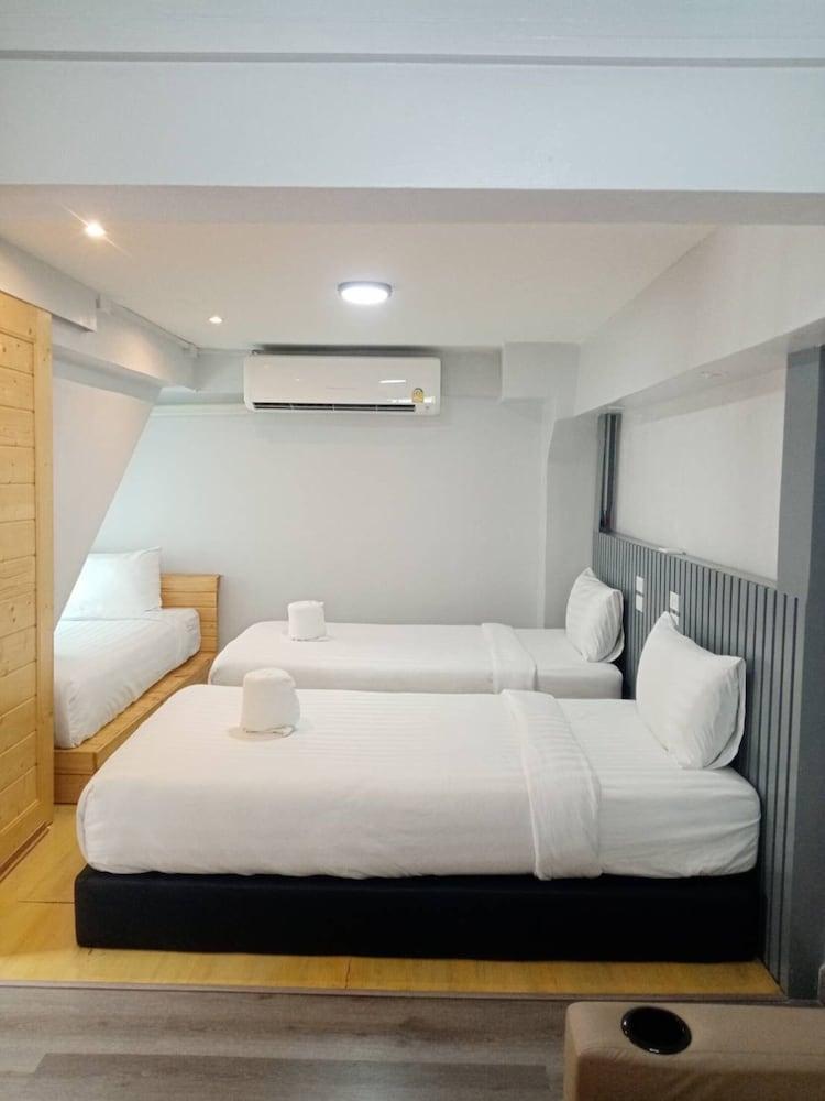 Acozyposhtel Room Type - Luxury Triple Room, 1 Bedroom, Non Smoking, Kitchenette