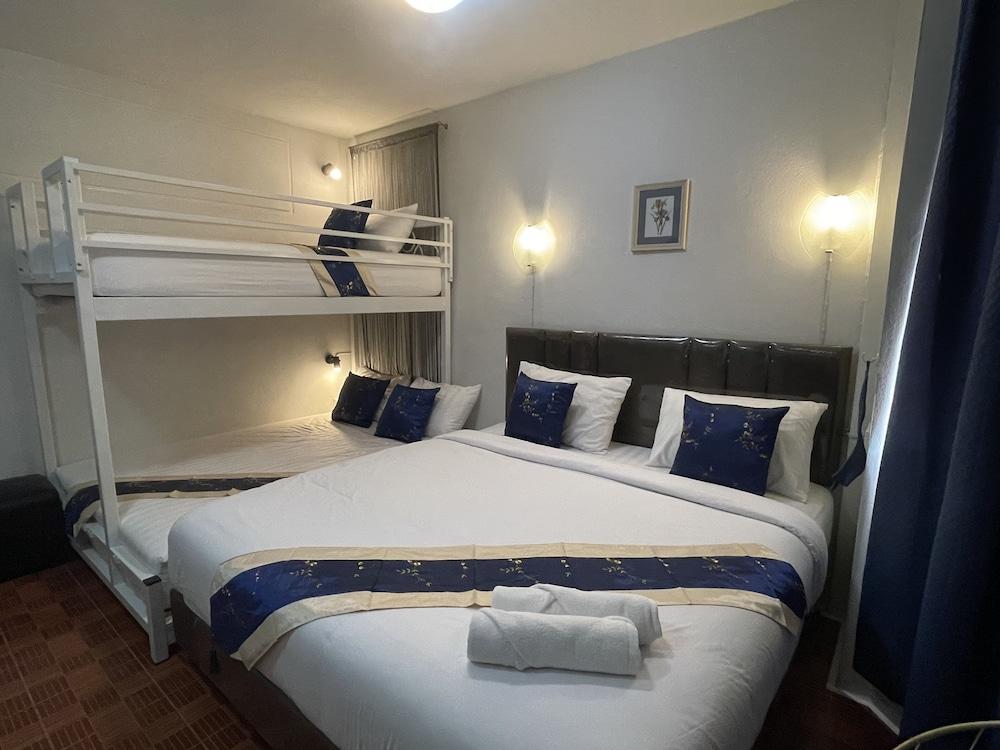 Acozyposhtel Room Type - Family Room 2 Pax With 1 Private External Bathroom Acozyposhtel Room Type - Family Room 2 Pax With 1 Private External Bathroom