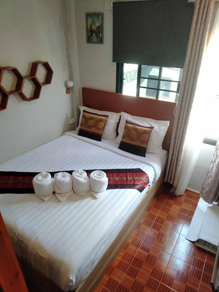 Acozyposhtel Room Type - Acozy Suite 2 Pax With 1 Private Internal Bathroom