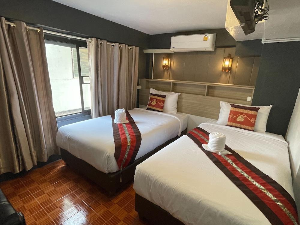 Acozyposhtel Room Type - Deluxe Twin Room
