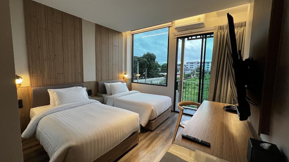 Shan Villas Sukhumvit Room Type - Deluxe Twin Room, Balcony, City View