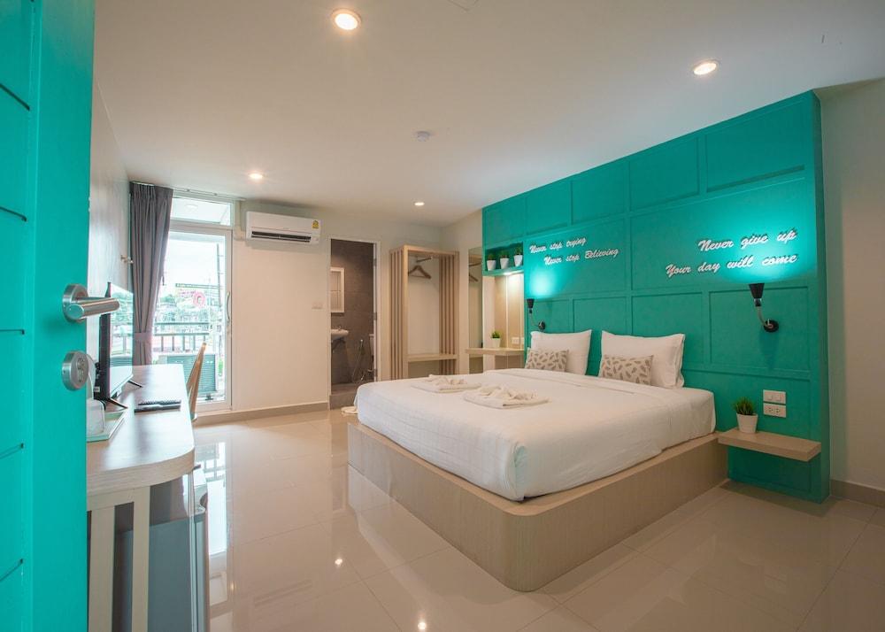 Tiny Krabi Hotel - Tap to explore photos