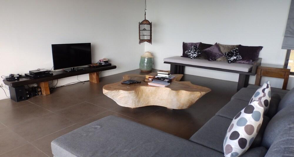 12 Bedroom Luxury Twin Sea View Villas Angthong - Tap to explore photos