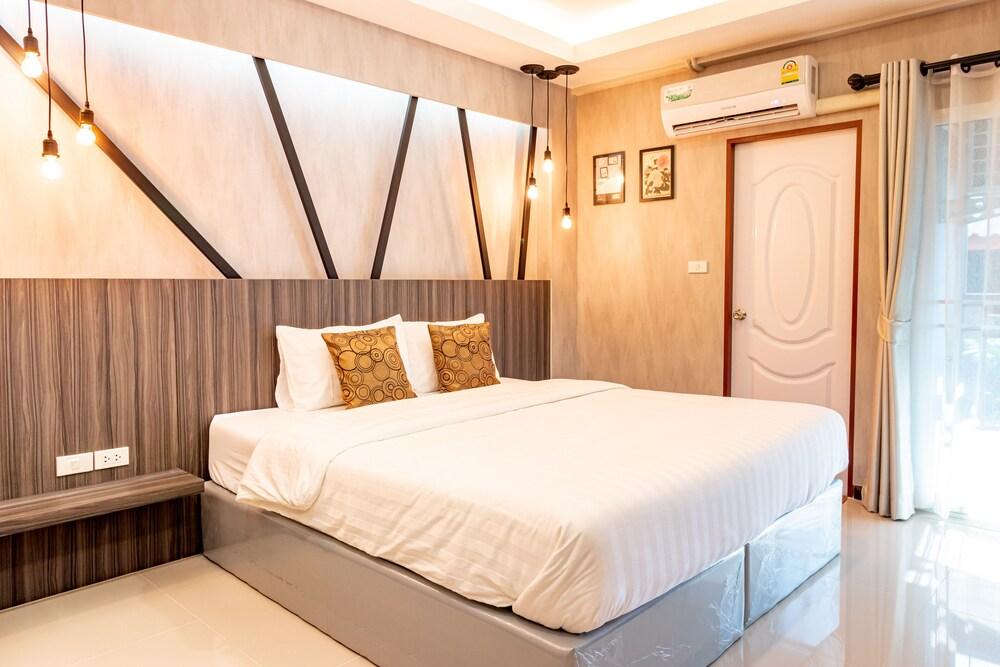 Tree Place Room Type - Suite, 1 King Bed with Sofa bed Tree Place Room Type - Suite, 1 King Bed with Sofa bed