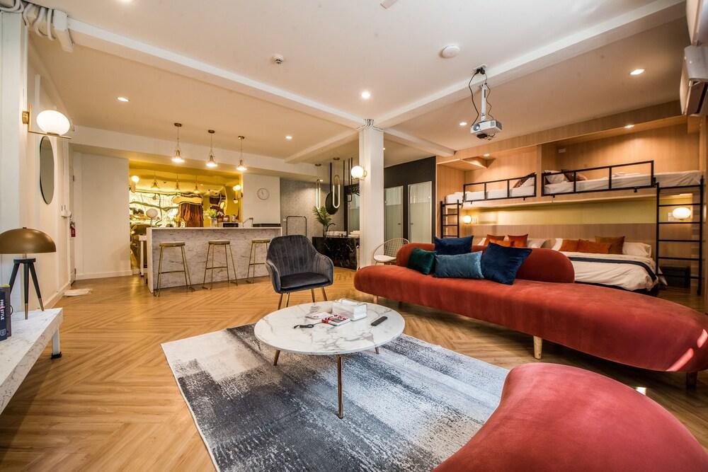 Theme Boutique Hotel Room Type - Family Room, Multiple Beds