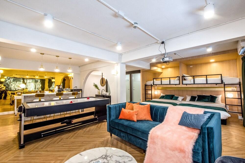 Theme Boutique Hotel Room Type - Family Room, Multiple Beds, Kitchenette with Pool Table