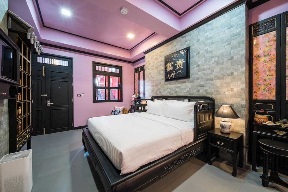 De Phanakron Boutique Hotel - Tap to explore photos