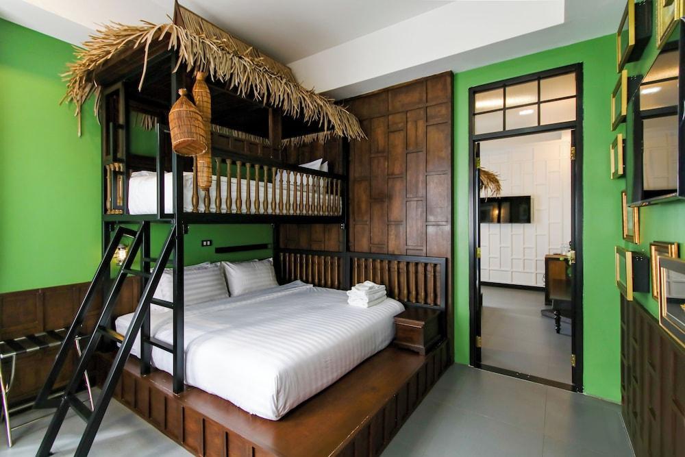 De Phanakron Boutique Hotel - Tap to explore photos