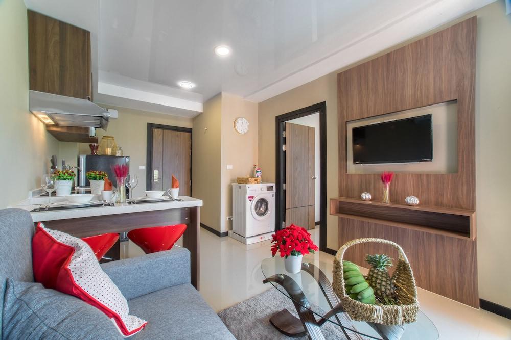 Naiharn Sea Apartment - Tap to explore photos