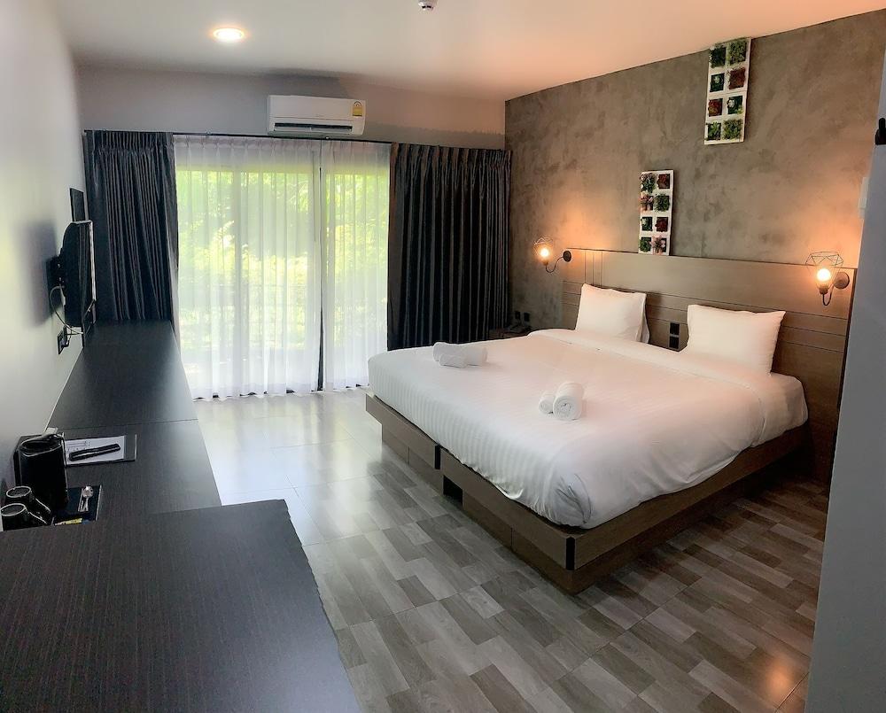 Little Loft Hotel Room Type - Deluxe Double Room