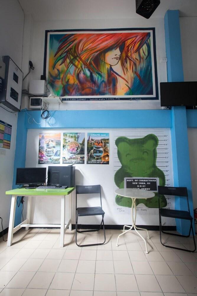 Bodega Bangkok Party Hostel - Adults Only - Tap to explore photos