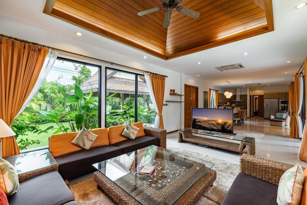 Champagne Pool Villa Room Type - Villa, 5 Bedrooms, Non Smoking, Kitchen