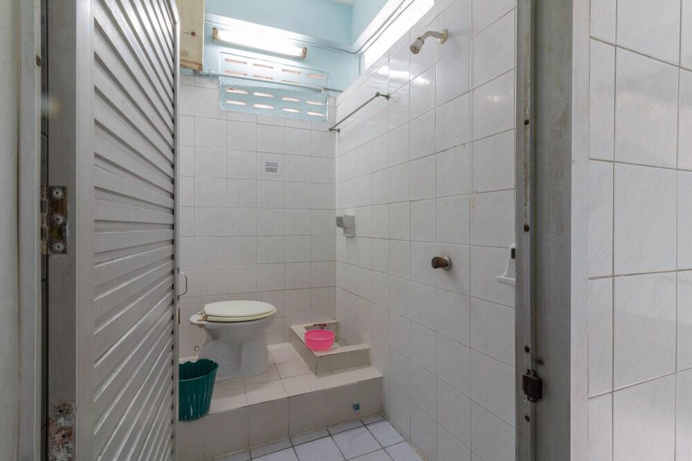 7 Holder Guesthouse - Tap to explore photos