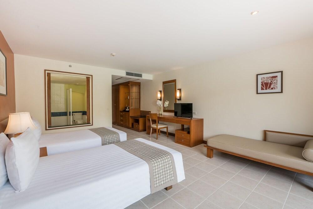 Naithonburi Beach Resort Room Type - Superior Room, Pool View