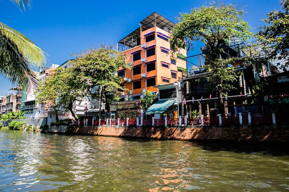 Bangkok Canale Home - Tap to explore photos