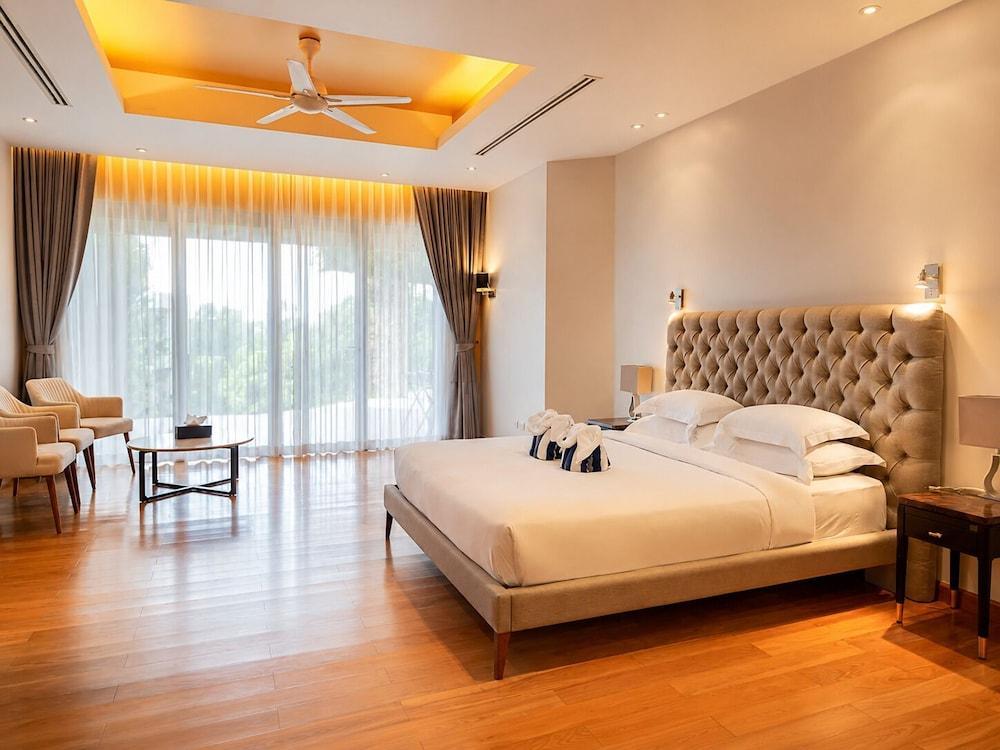 Teetara Villa Patong Room Type - Family Villa, 5 Bedrooms, Partial Sea View
