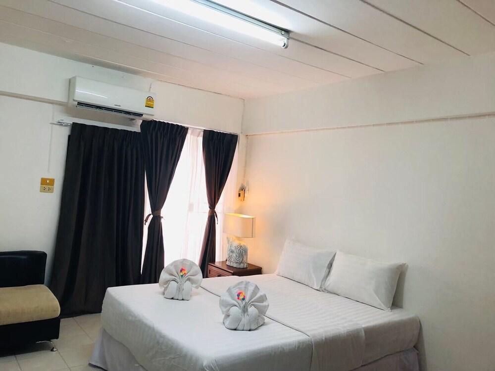 I-Inn Hotel Room Type - Deluxe Double or Twin Room I-Inn Hotel Room Type - Deluxe Double or Twin Room