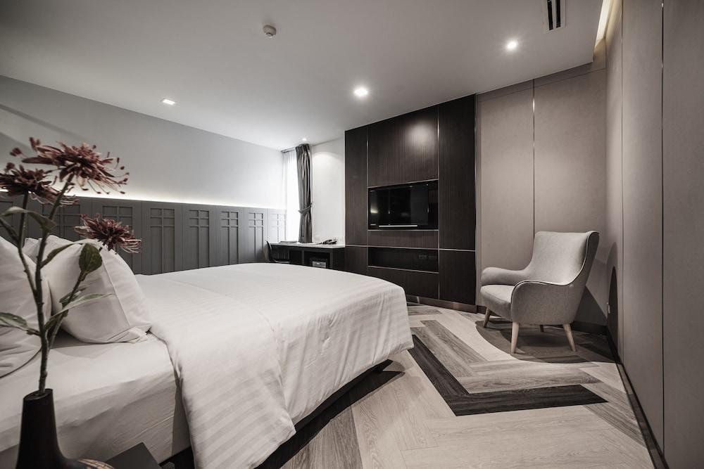VIX Bangkok at Victory Monument Room Type - Deluxe Double Room