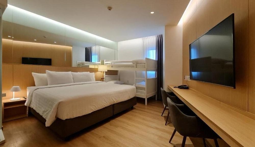 Mintel Huamark Room Type - Superior Quadruple Room