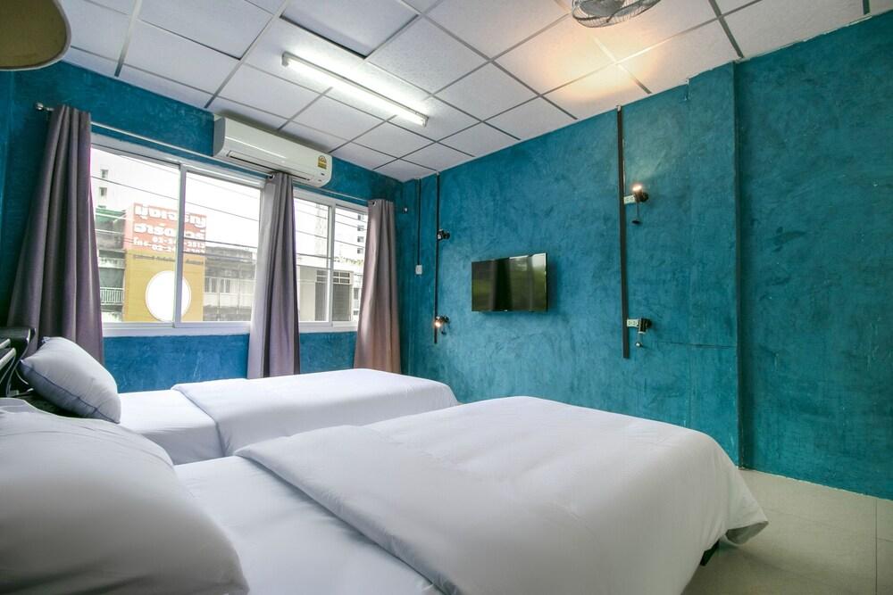 OYO 1158 Thestaycafe Hostel - Tap to explore photos